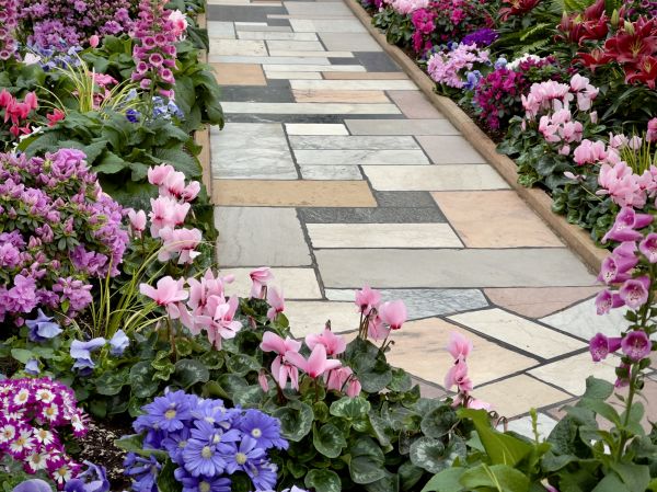 Cost of Garden Path Installation in Lake Stevens