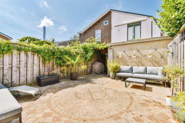 Cost of Courtyard Patio Service in Lake Stevens